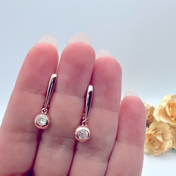 🌟SALE🌟Rose Gold Plated Round Sparkling Zirconia Earrings - Picture 6 of 7